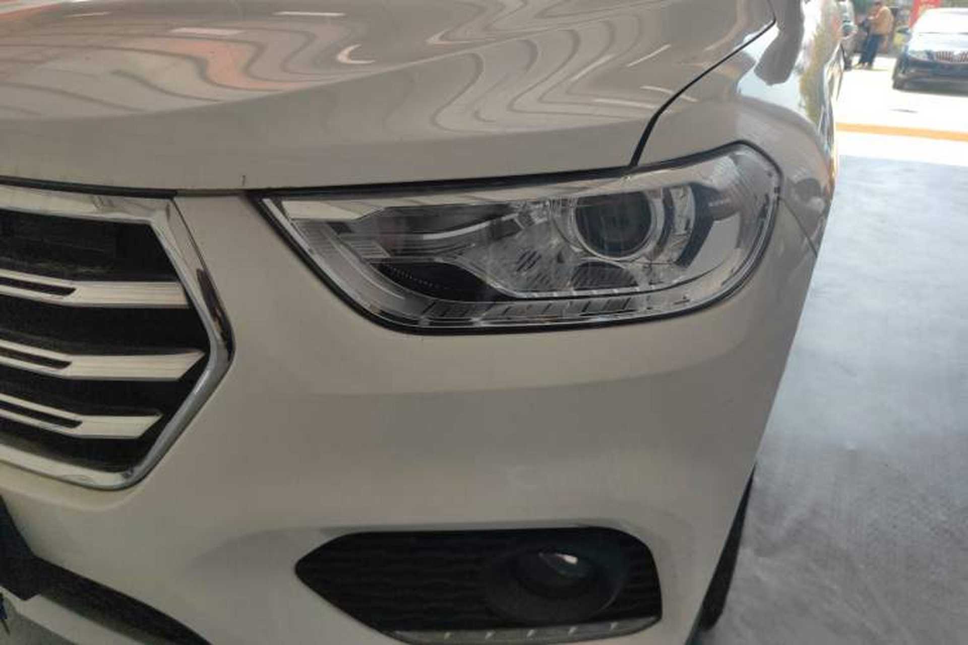 Used Haval H2 2018 Chuanxiang Edition Blue Badge 1.5T Manual Two-Wheel Drive Fashionable Model Left Front Headlight