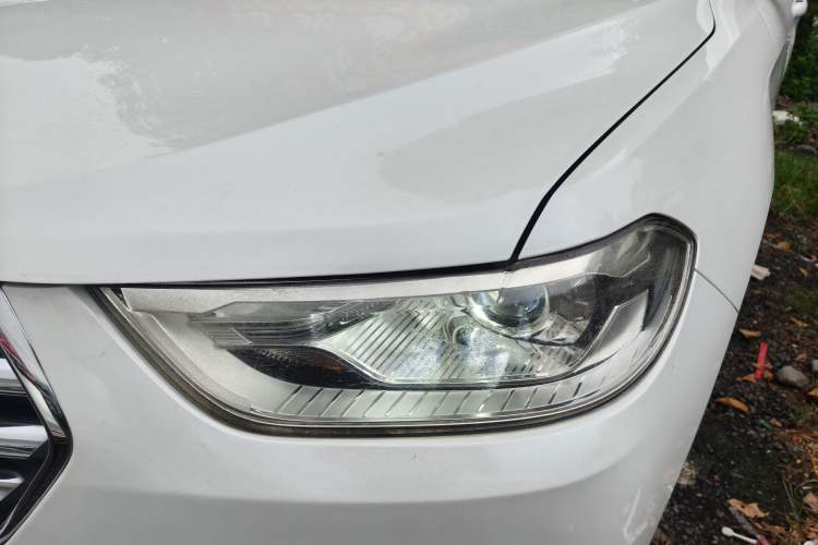 Used Haval H2 2018 Blue-Label 1.5T Dual-Clutch Two-Wheel-Drive Luxury Model Left Front Headlight