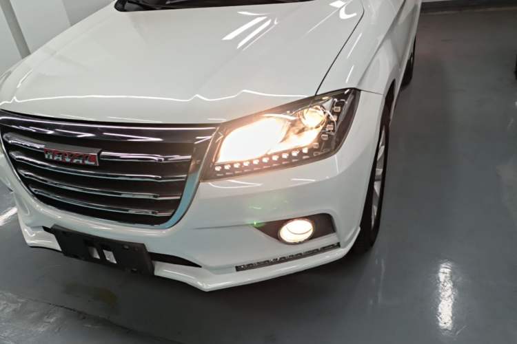 Used Haval H2 2018 Red-Label 1.5T Manual Two-Wheel Drive Luxury Model Left Front Headlight