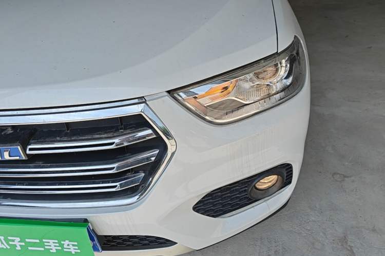 Used Haval H2 2018 Chuanxiang Edition Blue Badge 1.5T Dual-Clutch Two-Wheel Drive Fashionable Model Left Front Headlight