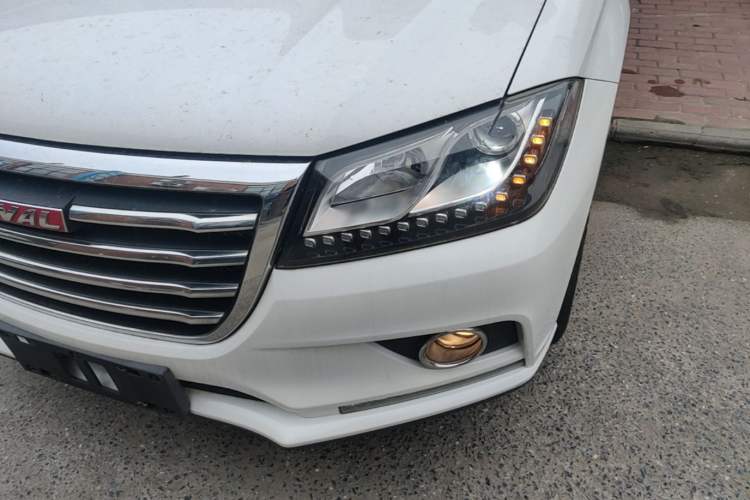 Used Haval H2 2018 Red-Label 1.5T Dual-Clutch Two-Wheel-Drive Elite Model Left Front Headlight