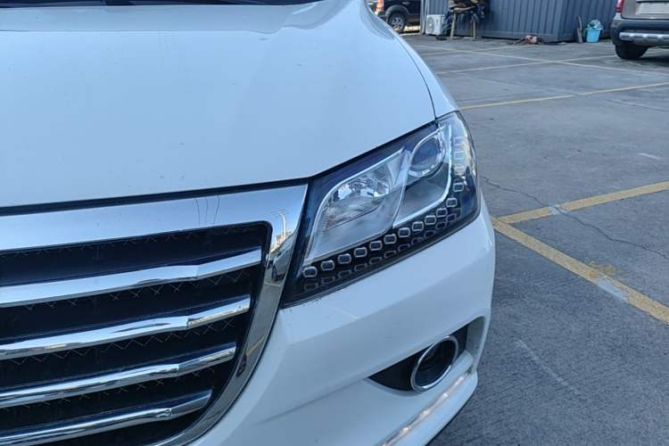 Used Haval H2 2018 Red-Label 1.5T Dual-Clutch Two-Wheel-Drive Luxury Model Left Front Headlight