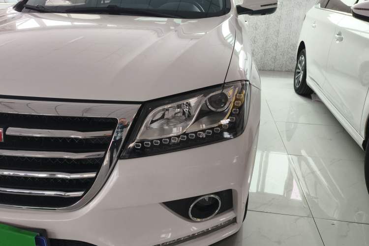 Used Haval H2 2018 Red-Label 1.5T Dual-Clutch Two-Wheel-Drive Luxury Model Left Front Headlight