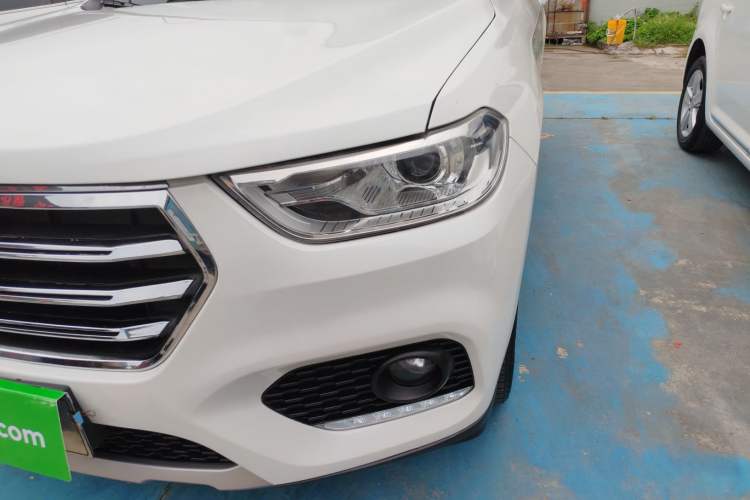 Used Haval H2 2018 Chuanxiang Edition Blue Badge 1.5T Dual-Clutch Two-Wheel Drive Fashionable Model Left Front Headlight