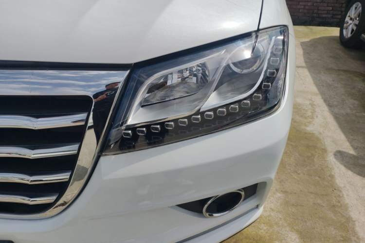 Used Haval H2 2018 1.5T Dual-Clutch Two-Wheel Drive Fashion Model China VI Standard Left Front Headlight