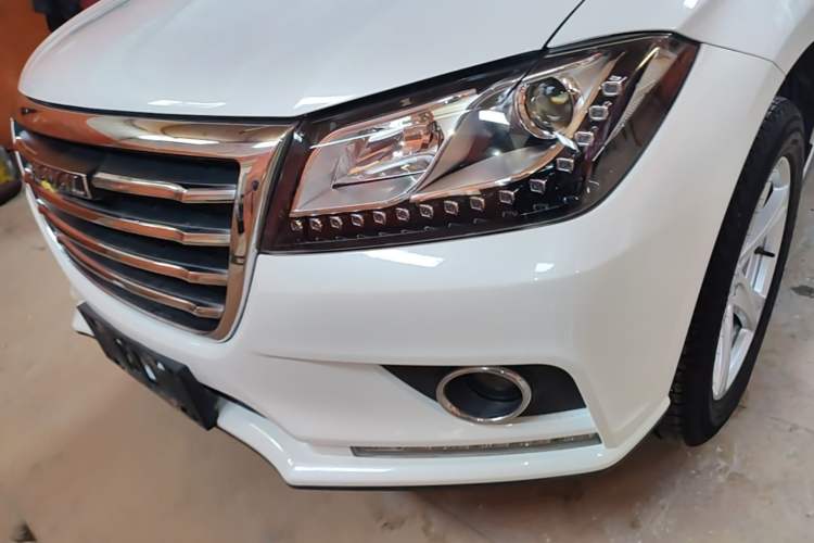 Used Haval H2 2018 1.5T Dual-Clutch Two-Wheel Drive Fashion Model China VI Standard Left Front Headlight