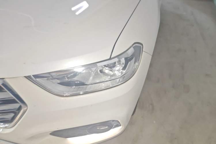 Used Haval H2 2018 Blue Label 1.5T Dual-Clutch Two-Wheel-Drive Elite Model Left Front Headlight