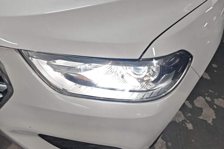 Used Haval H2 2018 Blue-Label 1.5T Dual-Clutch Two-Wheel-Drive Luxury Model Left Front Headlight