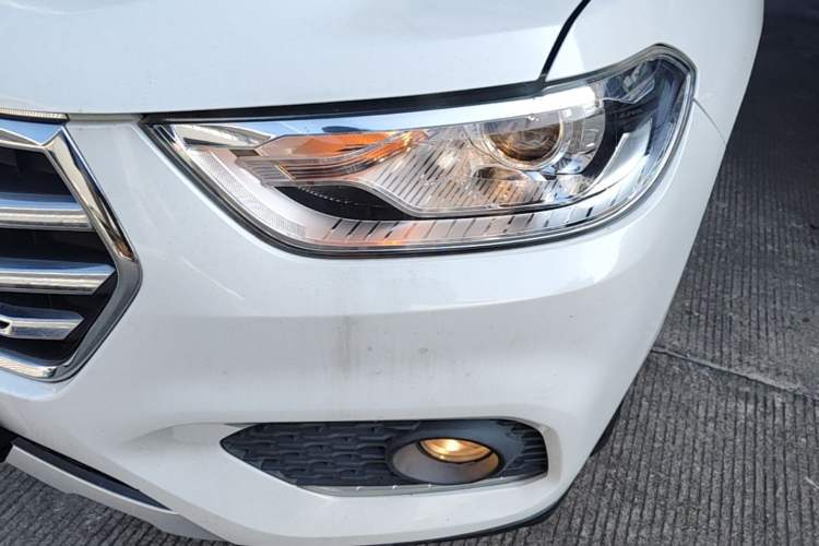 Used Haval H2 2018 Blue-Label 1.5T Dual-Clutch Two-Wheel-Drive Luxury Model Left Front Headlight