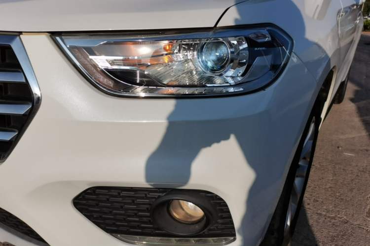 Used Haval H2 2018 Blue-Label 1.5T Dual-Clutch Two-Wheel-Drive Luxury Model Left Front Headlight