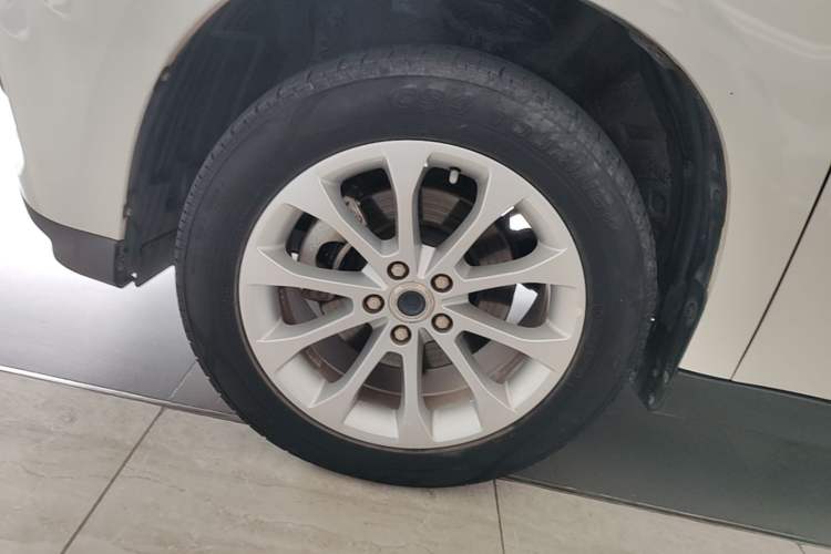 Used Haval H2 2018 Blue-Label 1.5T Dual-Clutch Two-Wheel-Drive Luxury Model Left Front Wheel Hub