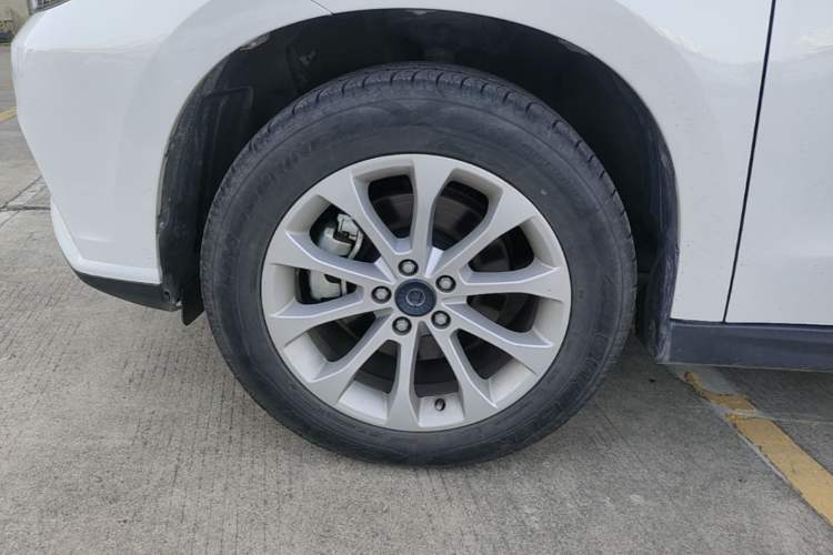 Used Haval H2 2018 Red-Label 1.5T Dual-Clutch Two-Wheel-Drive Luxury Model Left Front Wheel Hub