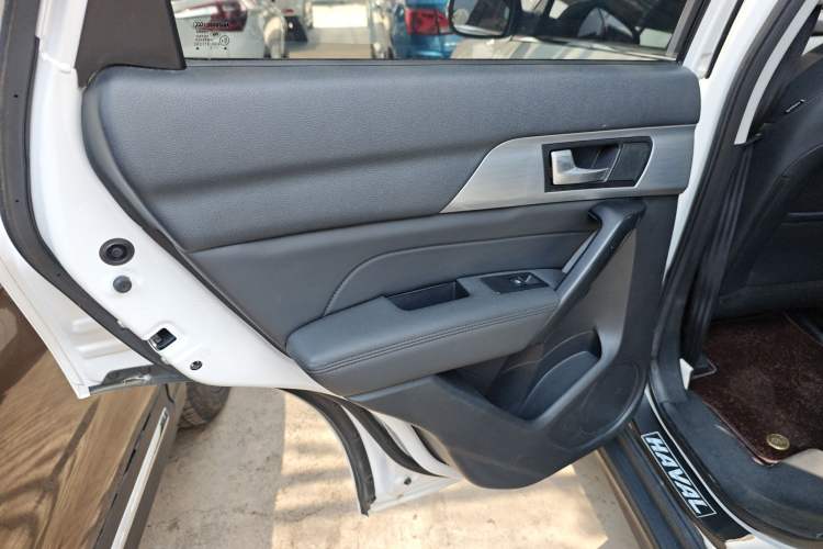 Used Haval H2 2018 1.5T Manual Two-Wheel Drive Luxury Model China VI Standard Left Rear Door Interior