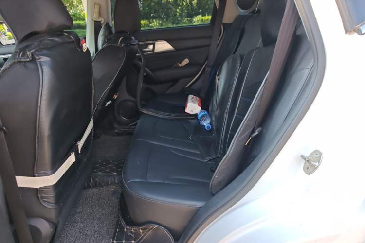 Used Haval H2 2018 1.5T Manual Two-Wheel Drive Luxury Model China VI Standard Left Rear Seat