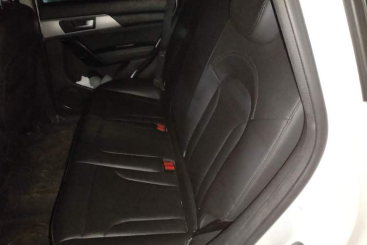 Used Haval H2 2018 Chuanxiang Edition Blue Badge 1.5T Manual Two-Wheel Drive Fashionable Model Left Rear Seat