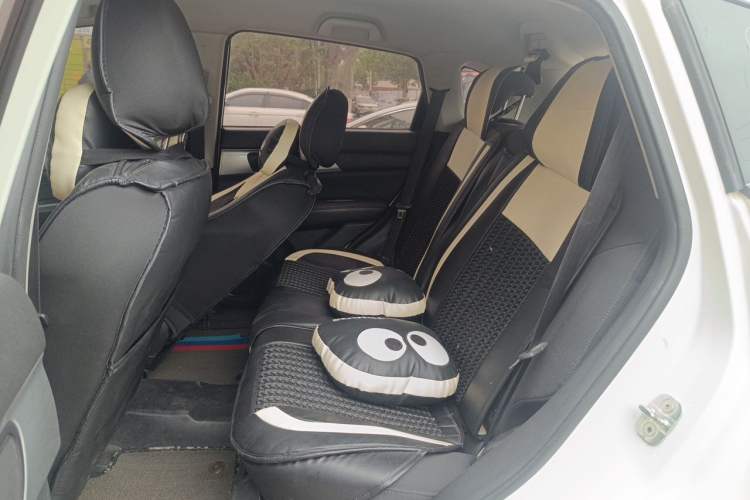 Used Haval H2 2018 Chuanxiang Edition Blue Badge 1.5T Manual Two-Wheel Drive Fashionable Model Left Rear Seat
