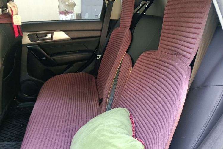Used Haval H2 2018 Chuanxiang Edition 1.5T Manual Two-Wheel Drive Fashion Model China V Standard Left Rear Seat