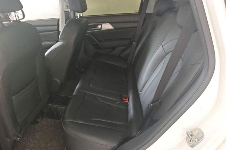 Used Haval H2 2018 Chuanxiang Edition Blue Badge 1.5T Manual Two-Wheel Drive Fashionable Model Left Rear Seat