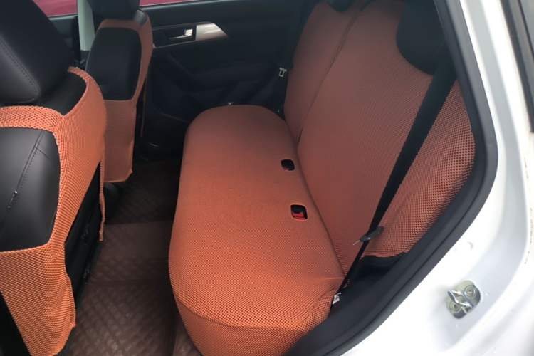 Used Haval H2 2018 Chuanxiang Edition Blue Badge 1.5T Dual-Clutch Two-Wheel Drive Fashionable Model Left Rear Seat