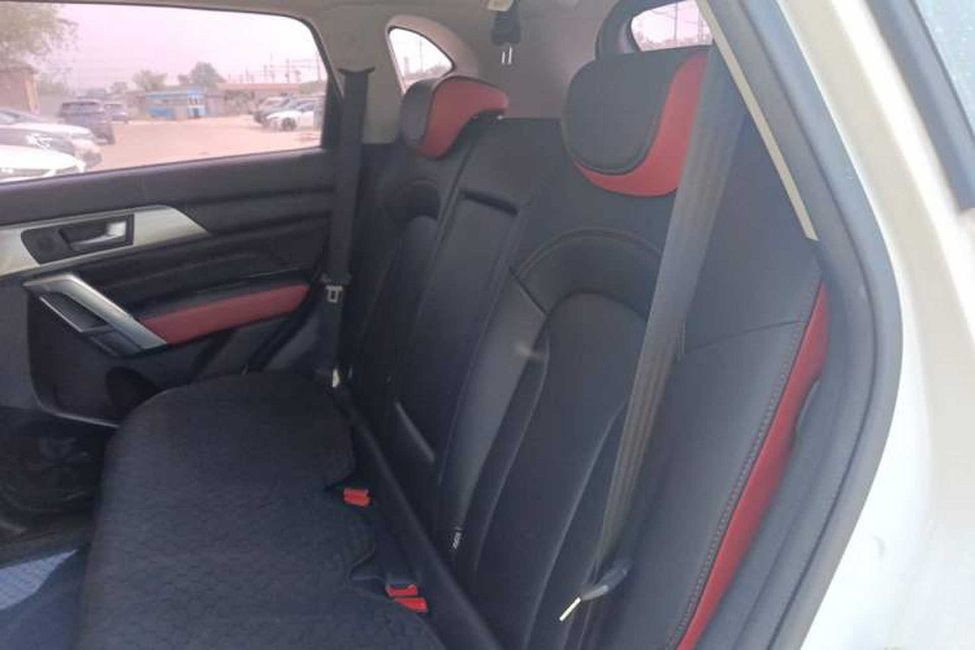 Used Haval H2 2018 Red-Label 1.5T Manual Two-Wheel Drive Elite Model Left Rear Seat