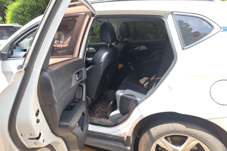 Used Haval H2 2018 Chuanxiang Edition Blue Badge 1.5T Manual Two-Wheel Drive Fashionable Model Left Rear Seat