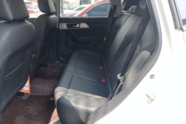 Used Haval H2 2018 1.5T Manual Two-Wheel Drive Luxury Model China VI Standard Left Rear Seat