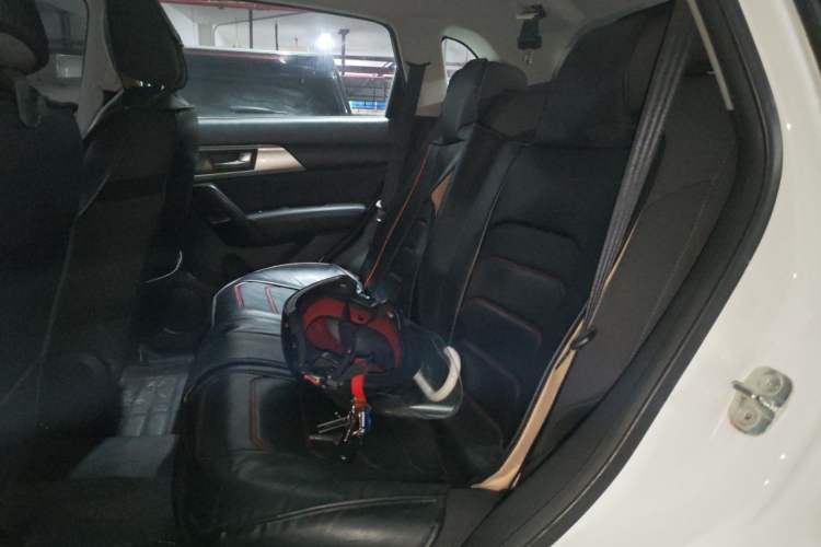 Used Haval H2 2018 Chuanxiang Edition Red Badge 1.5T Manual Two-Wheel Drive Fashionable Model Left Rear Seat