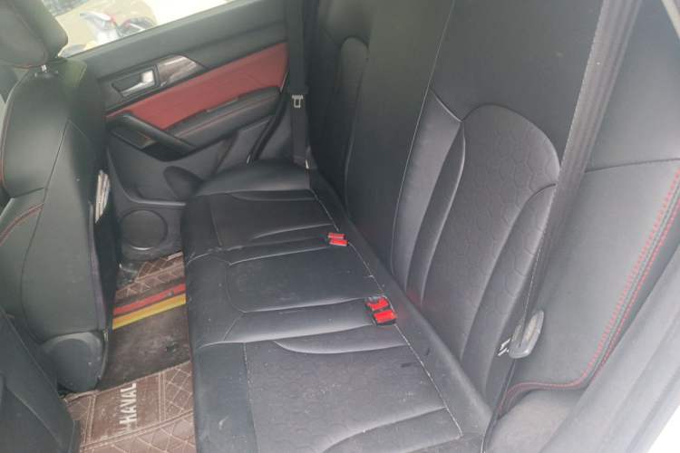Used Haval H2 2018 Chuanxiang Edition Blue Badge 1.5T Manual Two-Wheel Drive Fashionable Model Left Rear Seat