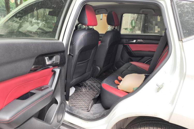 Used Haval H2 2018 Chuanxiang Edition 1.5T Manual Two-Wheel Drive Fashion Model China V Standard Left Rear Seat