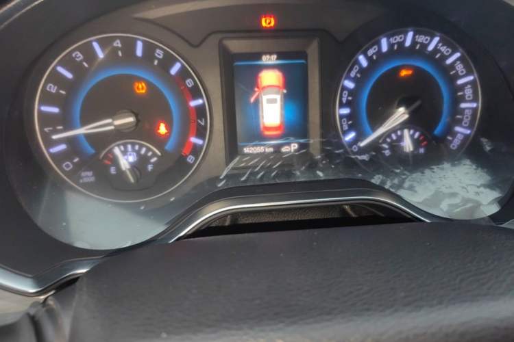 Used Haval H2 2018 Chuanxiang Edition Blue Badge 1.5T Dual-Clutch Two-Wheel Drive Fashionable Model Odometer Close Up