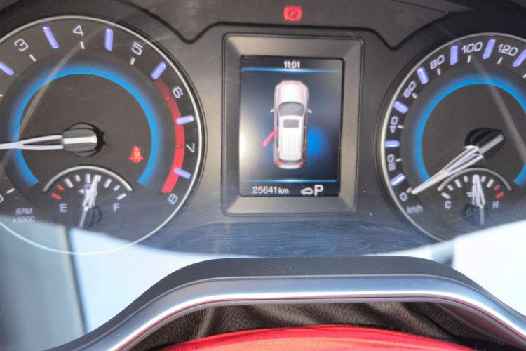 Used Haval H2 2018 1.5T Dual-Clutch Two-Wheel Drive Fashion Model China VI Standard Odometer Close Up
