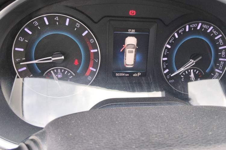 Used Haval H2 2018 Chuanxiang Edition 1.5T Dual-Clutch Two-Wheel Drive Fashion Model China V Standard Odometer Close Up