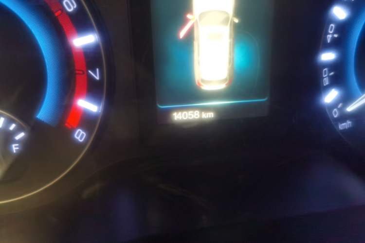 Used Haval H2 2018 Red-Label 1.5T Dual-Clutch Two-Wheel-Drive Luxury Model Odometer Close Up