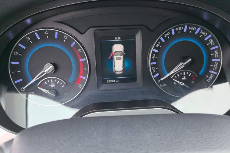 Used Haval H2 2018 1.5T Dual-Clutch Two-Wheel Drive Fashion Model China VI Standard Odometer Close Up