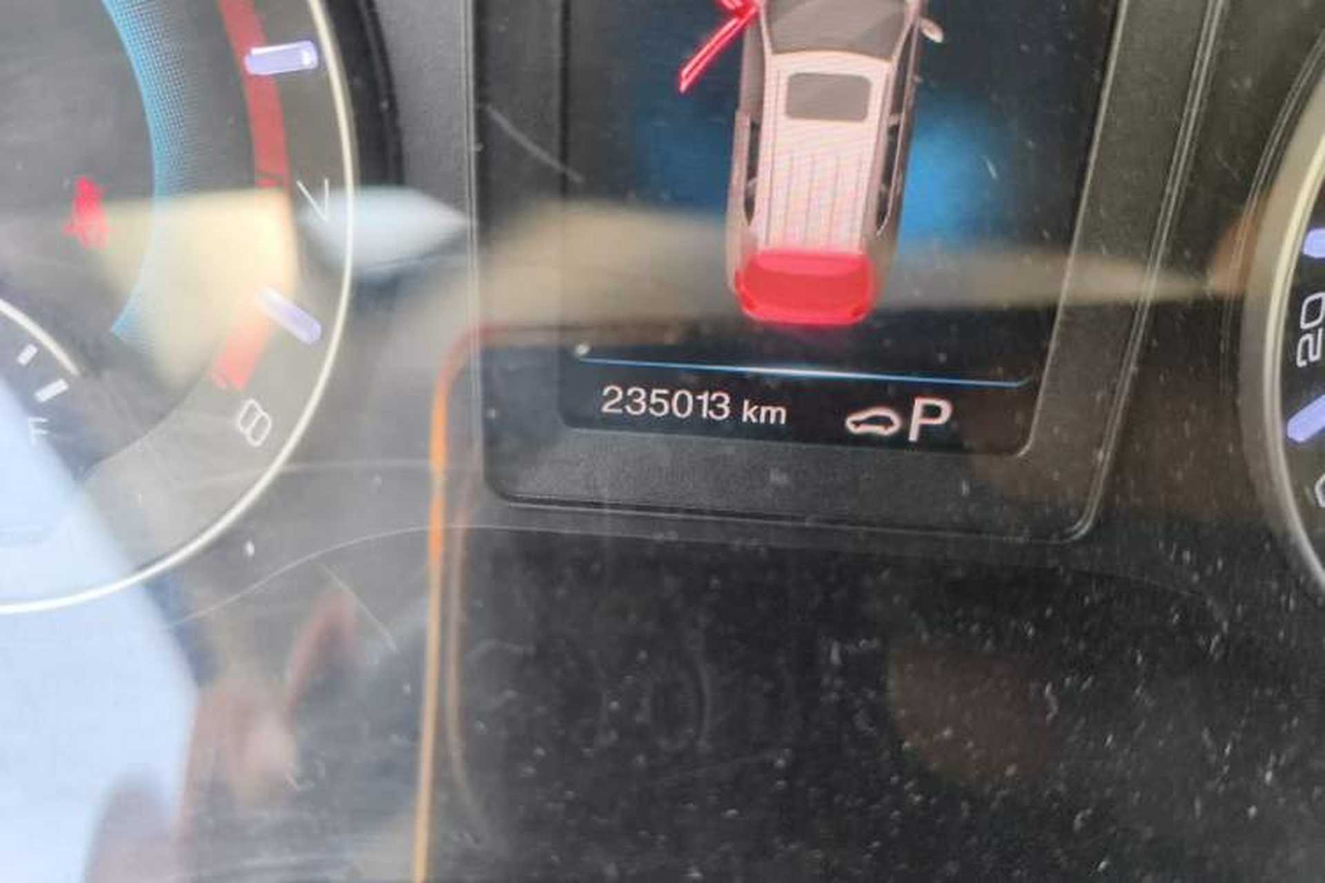 Used Haval H2 2018 Red-Label 1.5T Dual-Clutch Two-Wheel-Drive Luxury Model Odometer Close Up