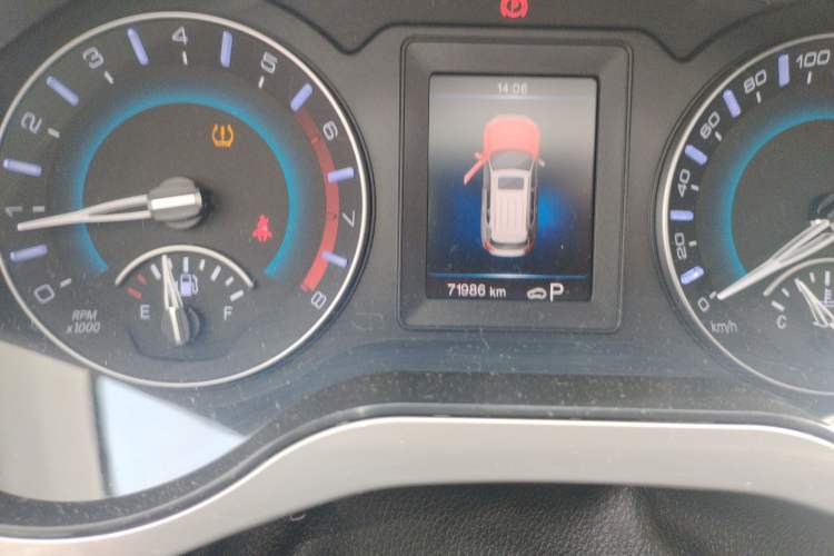 Used Haval H2 2018 Chuanxiang Edition Red Badge 1.5T Dual-Clutch Two-Wheel Drive ZhiShang Model Odometer Close Up