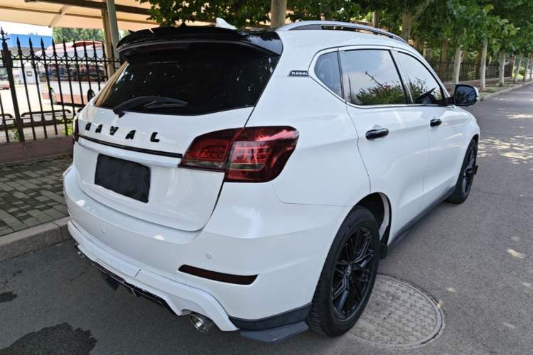 Used Haval H2 2018 Chuanxiang Edition 1.5T Manual Two-Wheel Drive Fashion Model China V Standard Rear Right 45 Deg