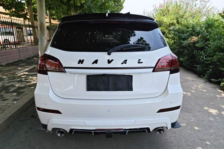 Used Haval H2 2018 Chuanxiang Edition 1.5T Manual Two-Wheel Drive Fashion Model China V Standard Rear