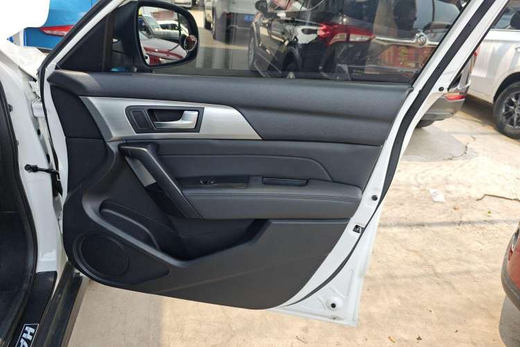 Used Haval H2 2018 1.5T Manual Two-Wheel Drive Luxury Model China VI Standard Right Front Door Interior