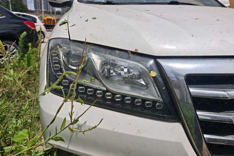 Used Haval H2 2018 Red-Label 1.5T Dual-Clutch Two-Wheel-Drive Elite Model Right Front Headlight