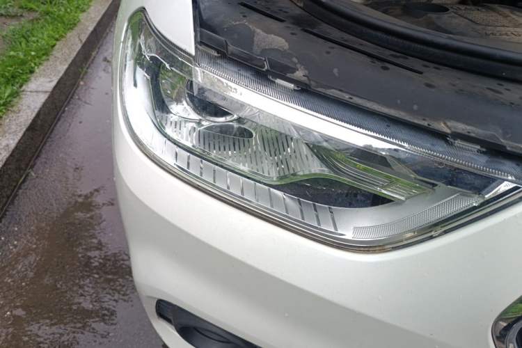 Used Haval H2 2018 Chuanxiang Edition 1.5T Manual Two-Wheel Drive Fashion Model China V Standard Right Front Headlight