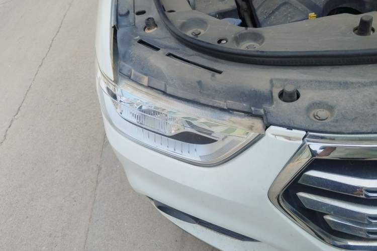 Used Haval H2 2018 1.5T Dual-Clutch Two-Wheel Drive Fashion Model China VI Standard Right Front Headlight