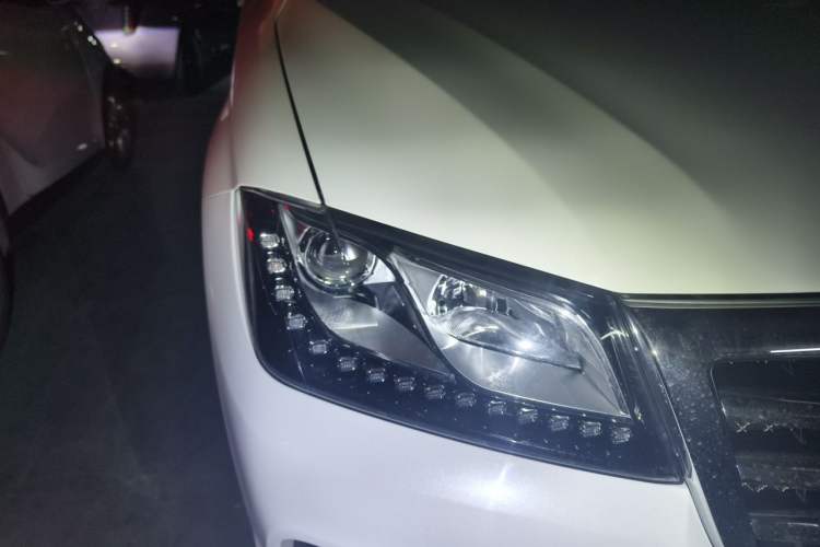 Used Haval H2 2018 1.5T Dual-Clutch Two-Wheel Drive Fashion Model China VI Standard Right Front Headlight