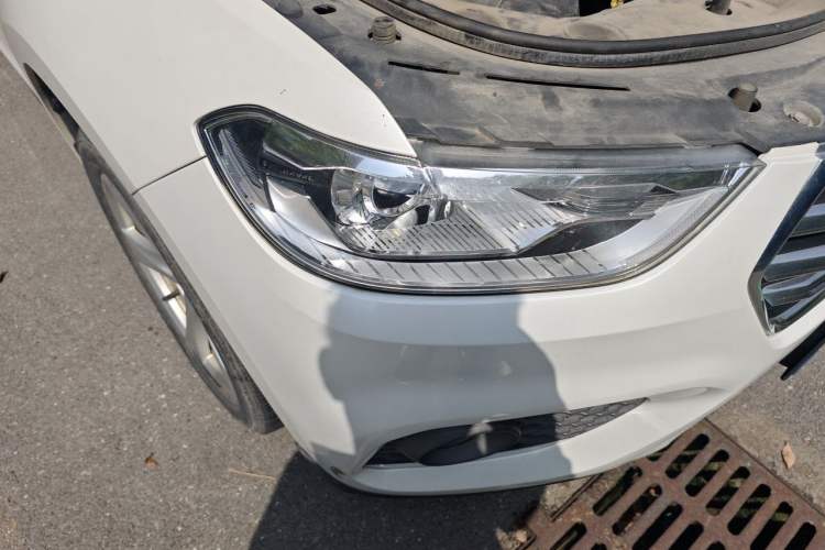 Used Haval H2 2018 Chuanxiang Edition 1.5T Manual Two-Wheel Drive Fashion Model China V Standard Right Front Headlight