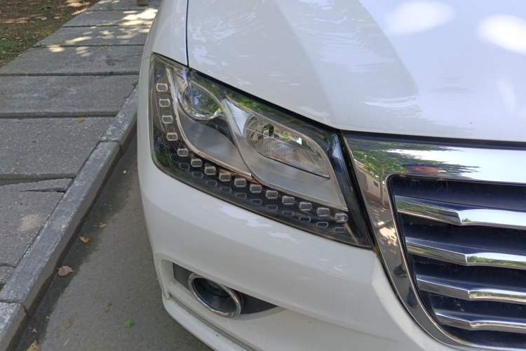 Used Haval H2 2018 Chuanxiang Edition 1.5T Manual Two-Wheel Drive Fashion Model China V Standard Right Front Headlight