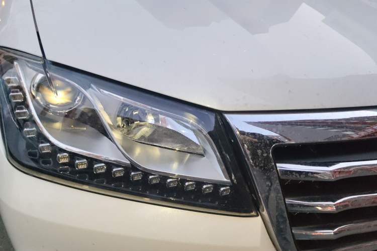 Used Haval H2 2018 Red-Label 1.5T Dual-Clutch Two-Wheel-Drive Luxury Model Right Front Headlight