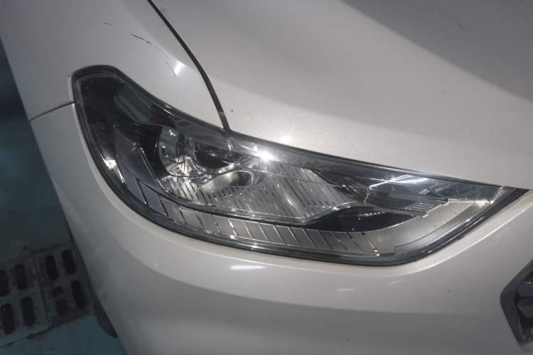 Used Haval H2 2018 Blue Label 1.5T Dual-Clutch Two-Wheel-Drive Elite Model Right Front Headlight