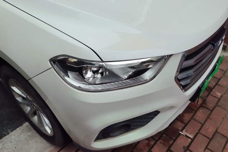 Used Haval H2 2018 Blue-Label 1.5T Dual-Clutch Two-Wheel-Drive Luxury Model Right Front Headlight
