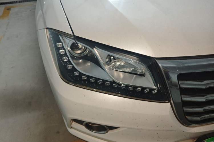 Used Haval H2 2018 Red-Label 1.5T Manual Two-Wheel Drive Luxury Model Right Front Headlight