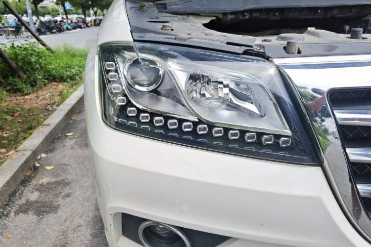 Used Haval H2 2018 Red-Label 1.5T Manual Two-Wheel Drive Luxury Model Right Front Headlight